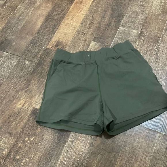 lululemon athletica Pants - Lululemon On the Fly Short 2.5" Dark Olive Size 8